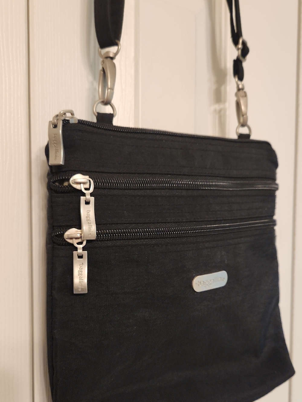 Baggallini Basic Black Crossbody Shoulder Bag - Modern Pocket Bag? - Picture 4 of 13